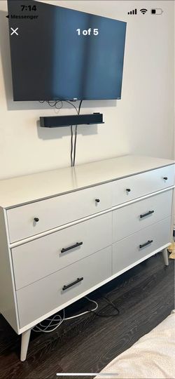 Nice 6-Drawer Dresser—Mid Century Modern !Clean and Very Well-Cared-For