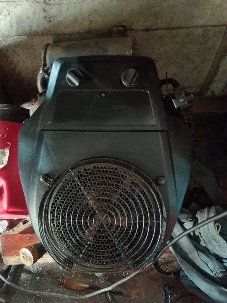 24 HP Kawasaki Enging