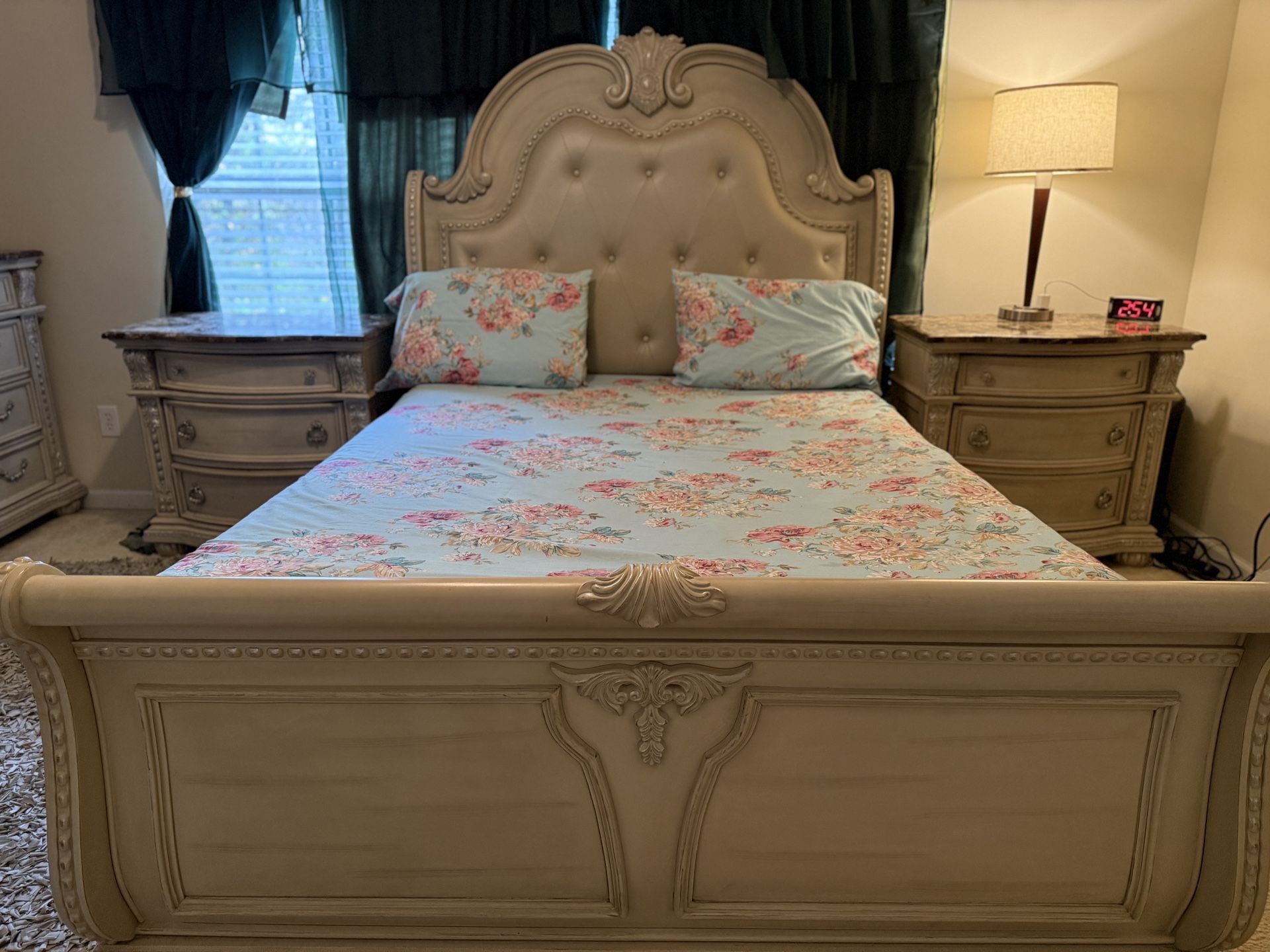 Queen Bedroom Setwith 2 Nightstands, Chest, Dresser + Mirror