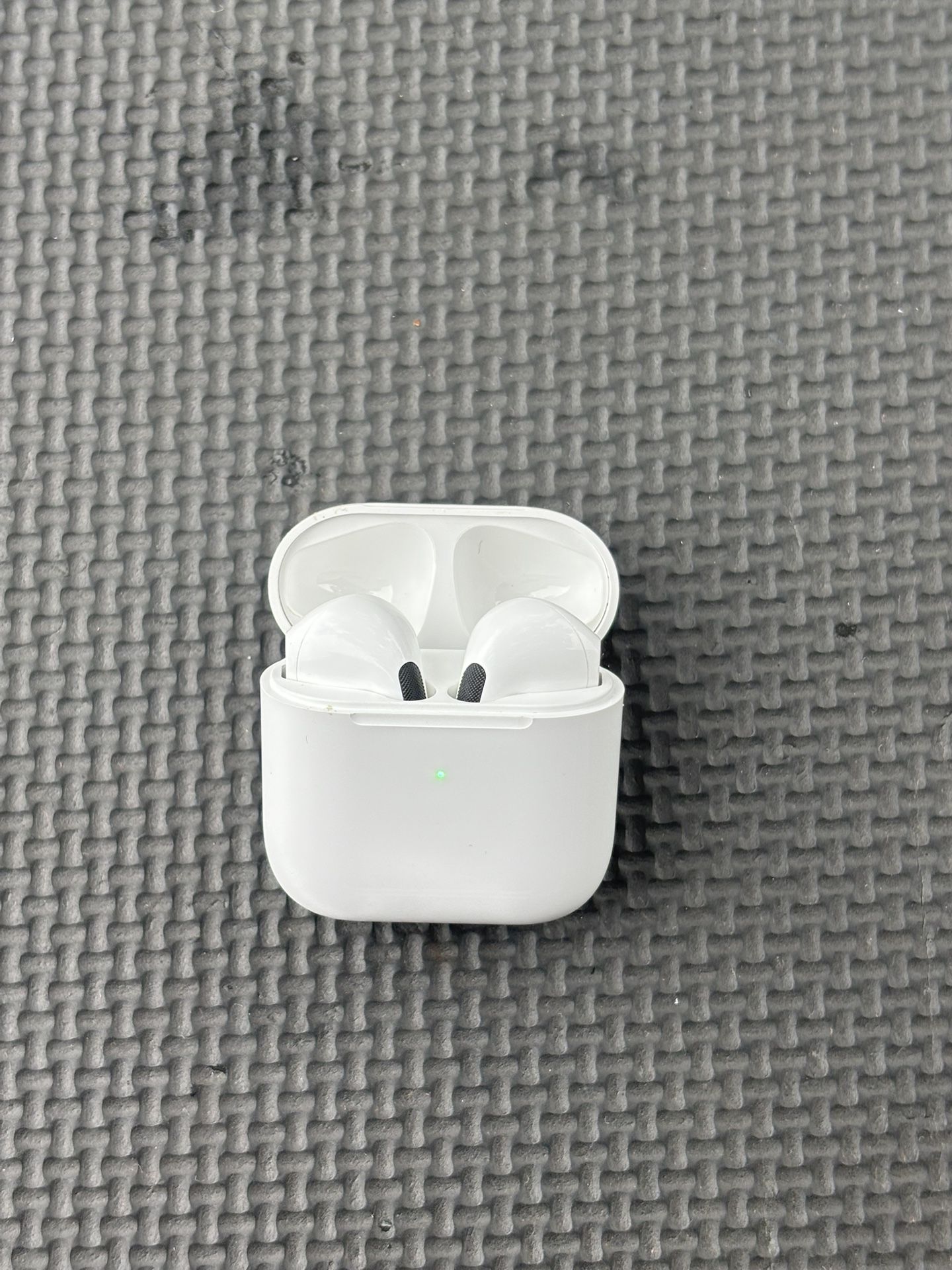 Air Pods Pro 4 W/noise Cancellation
