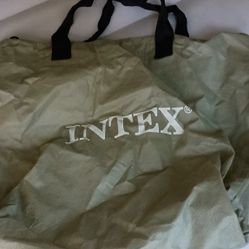 Intex Airbed Twin size DuraBeam Deluxe 20 inch build inflator air pump