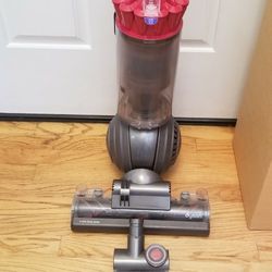 NEW Cond DYSON  BIG BALL VACUUM WITH COMPLETE ATTACHMENTS  , AMAZING POWER SUCTION  , WORKS EXCELLENT   , IN THE BOX 
