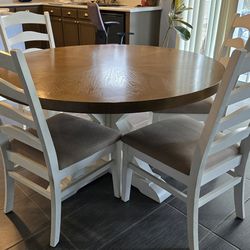 Round Table for 8 ppl  $450