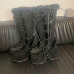 Woman’s Demonia Boots Small 