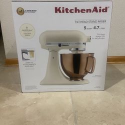 New Kitchenaid Artisan Mixer Matte Fresh Linen 