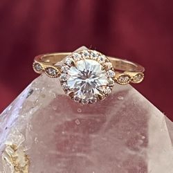 1 CT D Color Moissanite Halo Ring Au750