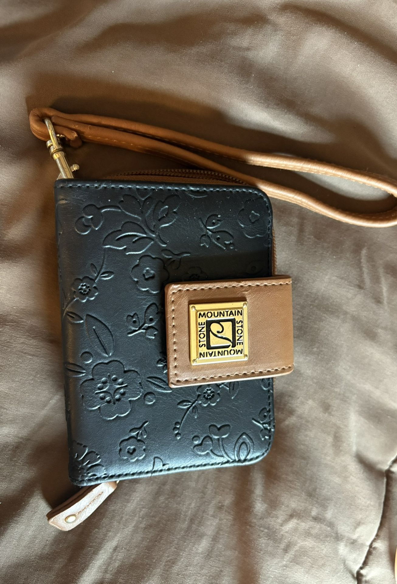Stone Mountain Cornwall Zip Around Women’s Wallet