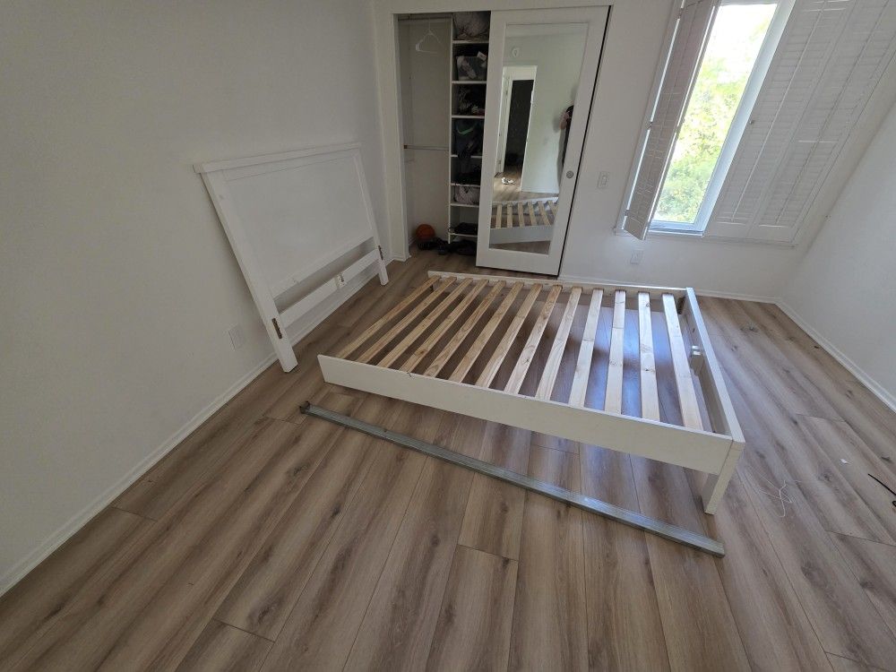 Full Bed (In Good Condition)
