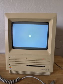 Vintage apple Macintosh SE Computer M5011