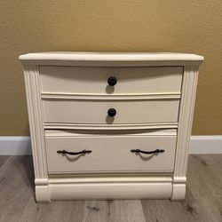 WOOD TWO DRAWER NIGHTSTAND /SIDE TABLE