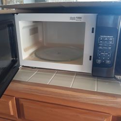 Microwave, Hamilton beach slightly used, 13x13x8