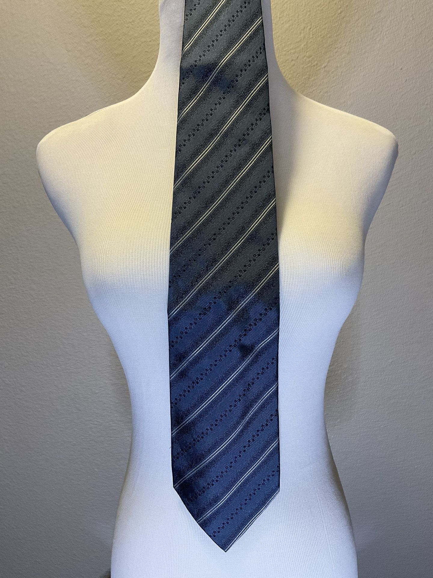 AUTHENTIC GUCCI Men’s Blue Silk Stripped Tie (58.5”)