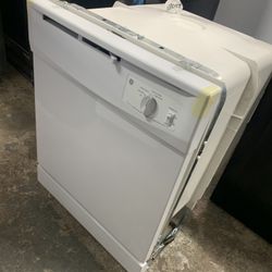 white dishwasher frigidaire  new 