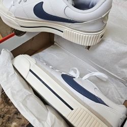 NIKE Women's Shoes 