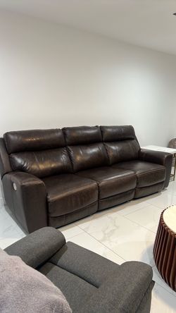 Like New Brown Leather Couch -recliner