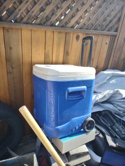 COOLER IGLOO HELELA ICE $20 OBO CAMPING SLEEPING BAG BBQ GRILL