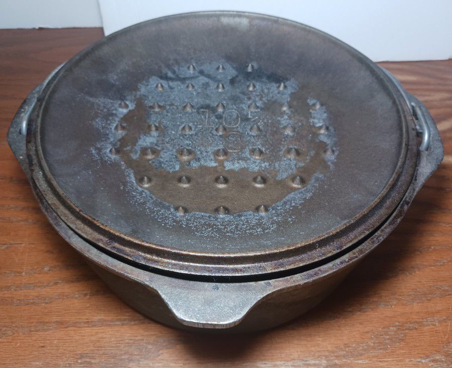 Vintage Lodge 10 1/4 8DOL USA Cast Iron Dutch Oven Pot #8 With Lid