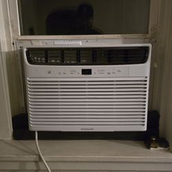 Frigidaire 10,000 BTU Window AC Unit W/ Remote Auto Sense