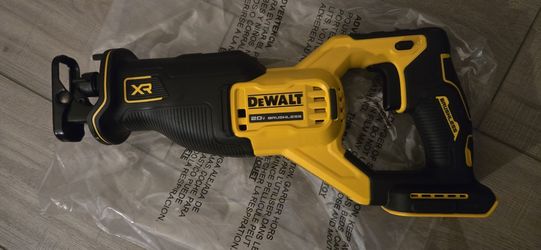 Dwalt XR 20 V Saw Saw