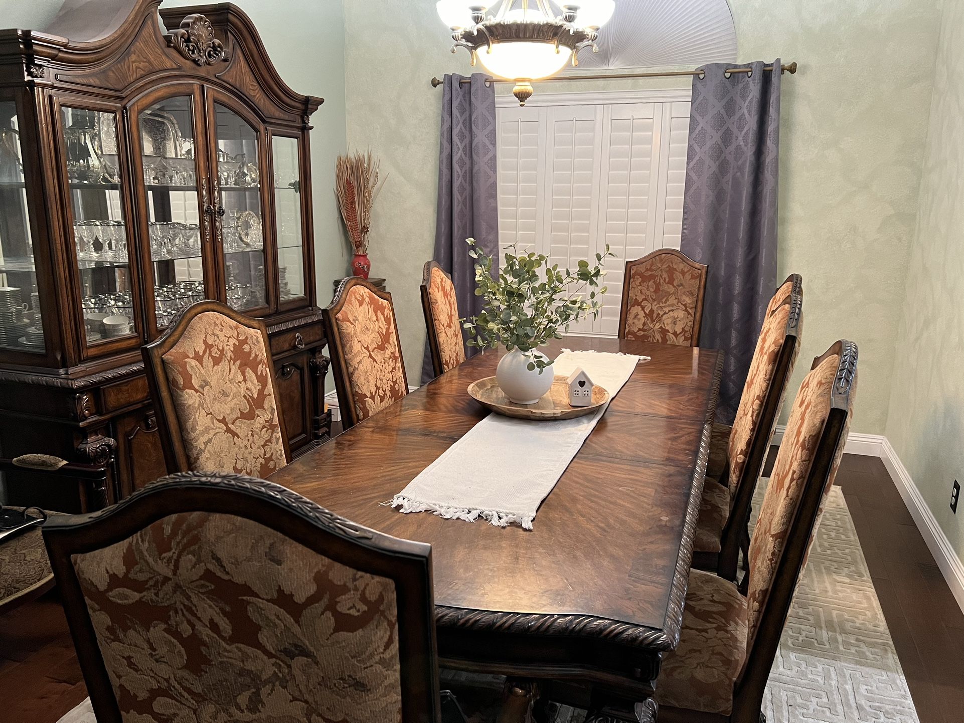 Dining Room Table And Buffet Hutch