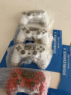 PS4, Controllers 