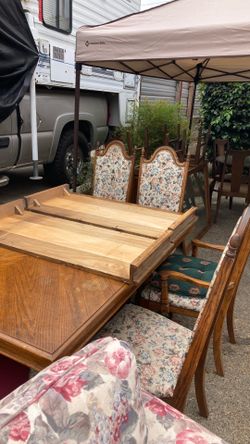Dining Table and 6 Chairs