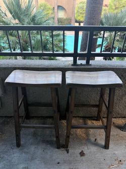 Set of 2 Wooden Saddle Bar Stools