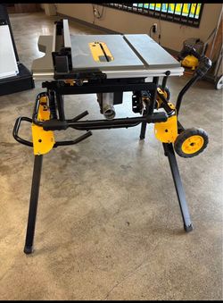 DeWalt 15 amp corded 10” job site table saw w rolling stand like new no trades pick in Tacoma FIRM PRICE