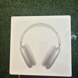 Apple Headphones Brand New Sealed Box (NEGOTIABLE)