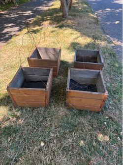 Cedar Hanging Baskets / Pots