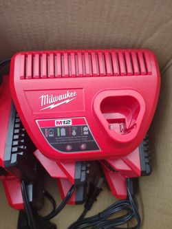 Milwaukee M12 FUEL 12V charger