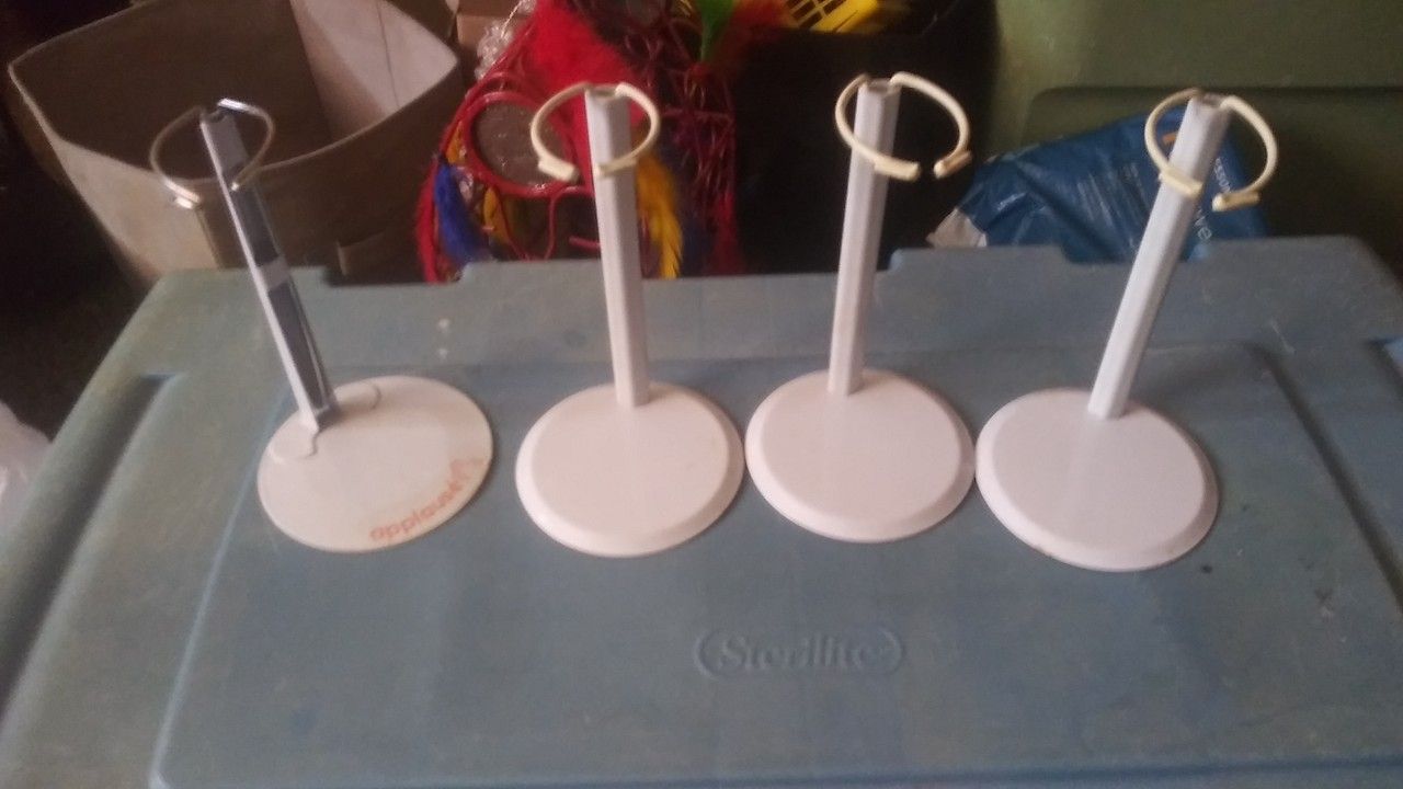 4*Doll Stands