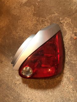2007 Nissan maxima tail light