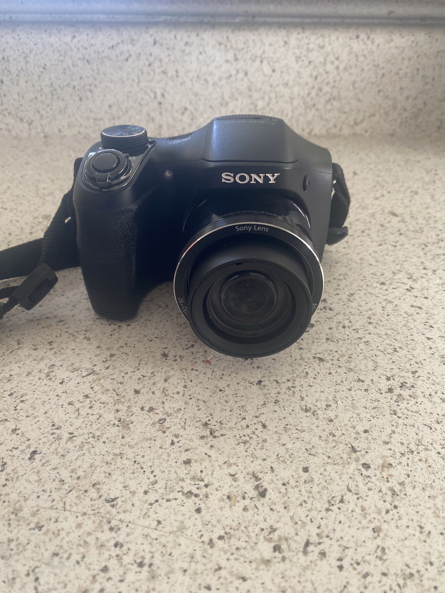 Sony Cybershot DSC H-200 Camera