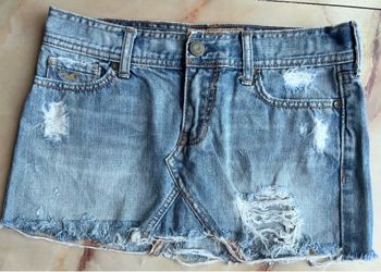 Hollister Frayed Destroyed Denim Low Rise Skirt | Size 0 | Like New