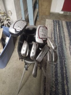 Golf bag with clubs