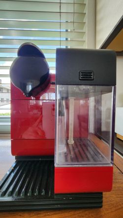 Red De'Longhi Lattissima Plus Nespresso Machine with Milk Frother