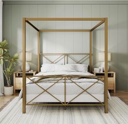 Canopy bed queen