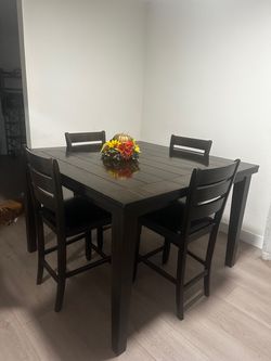 Table 4 chairs