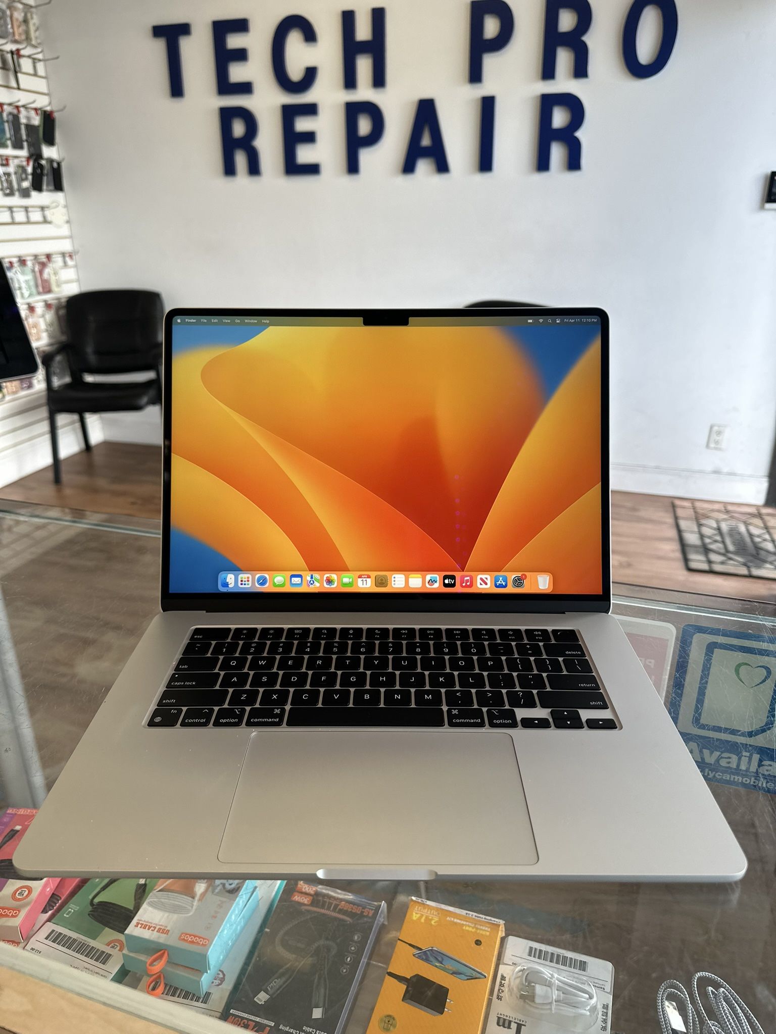 2023 Apple MacBook Air 15.3" M2 10C GPU 3.5GHz 8GB RAM 256GB SSD A2941. In like new condition. Not refurbished.
