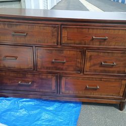 4 piece Queen Bedroom set - Solid wood