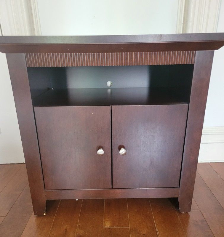 2 Nightstands/TV Stand