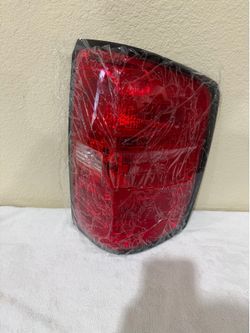 2014-2018 chevrolet silverado tail light