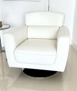 Stunning Leather Swivel Chair
