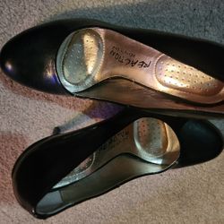 Kenneth Cole Heels Red Bottom