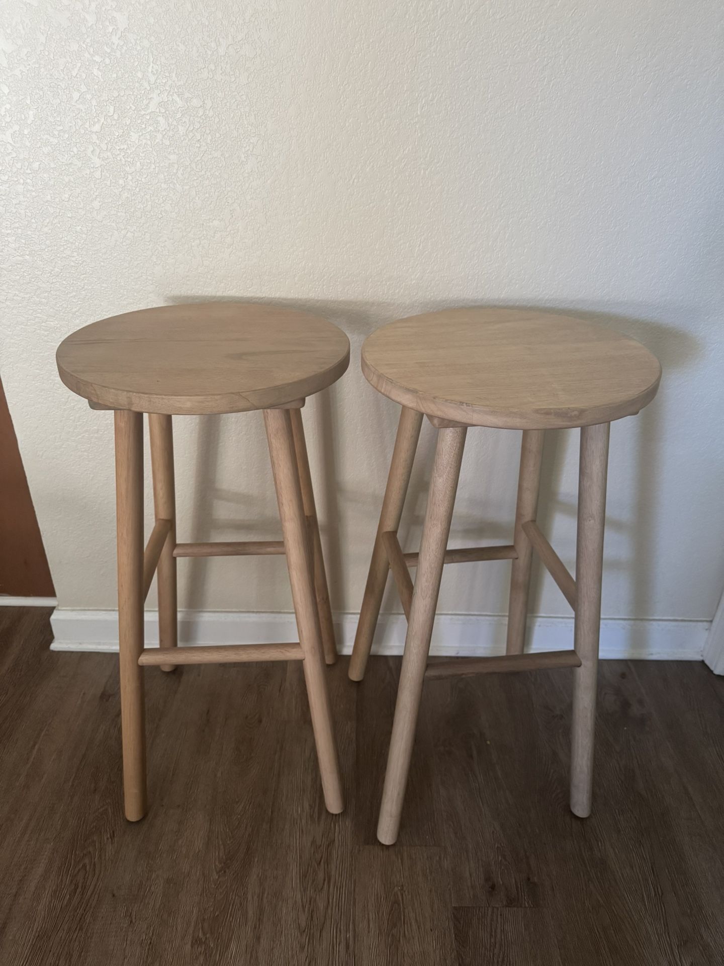 2 Wooden Stool