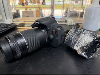 Canon rebel T5i with charger, 2 batteries, and lens