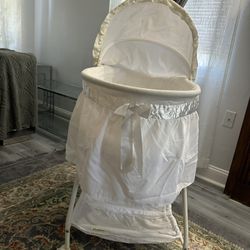 Classic Sweet Beginnings Bassinet