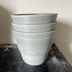 3 lightweight small plant pots