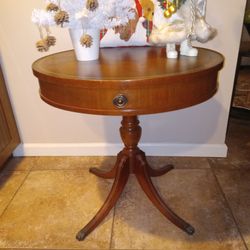 Mid Century Accent Table 26" In Diameter 